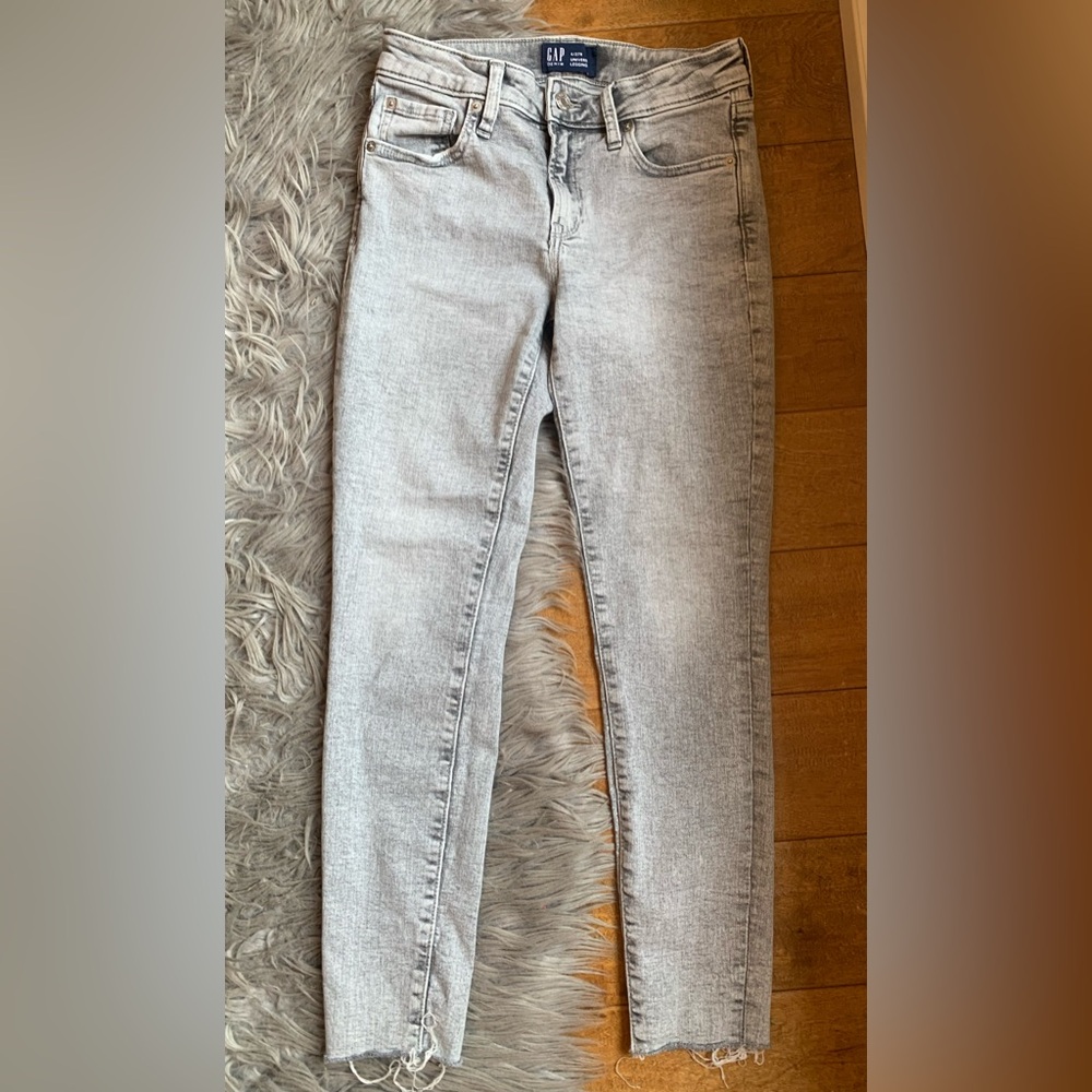 GAP women’s grey jeans!